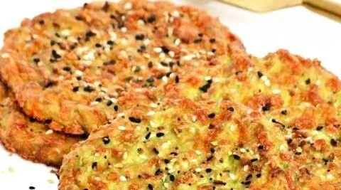 3-ingredient avocado bread recipe with ripe avocados and bread slices