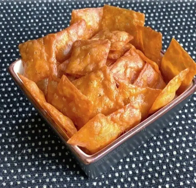 A bowl of homemade Keto Cheez It crackers for low-carb snacking.